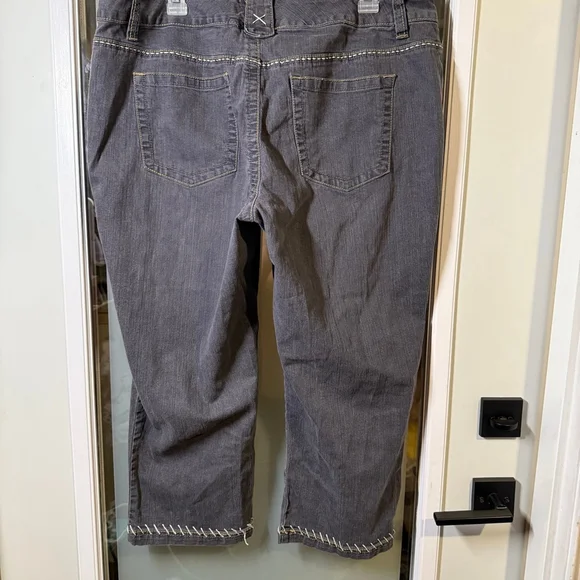 Avenue Jeans Women’s Cropped Gray Denim Size 16 Contrast Stitch Stretch - Picture 5 of 7